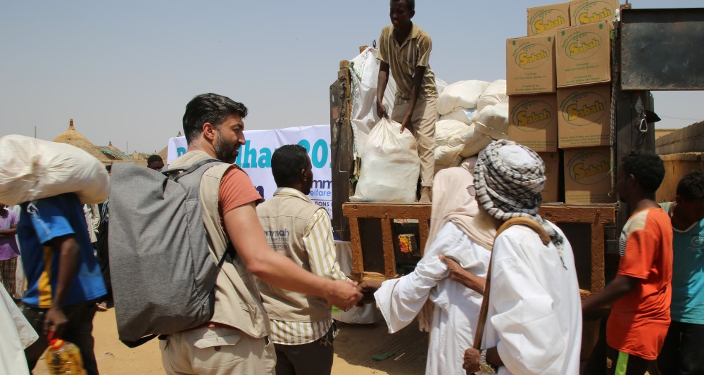 Distributing Iftaar Packs in Kassala